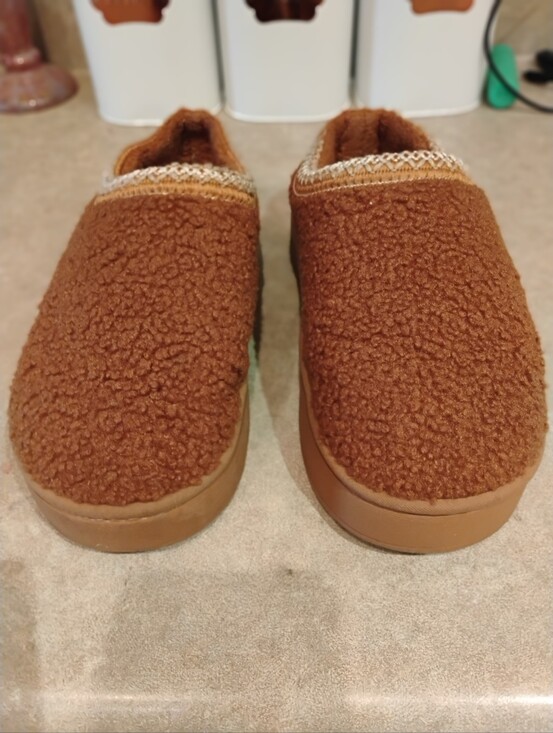 Shoes - Women's Size 9 Platform Brown Textured Sherpa Slipper Shoes